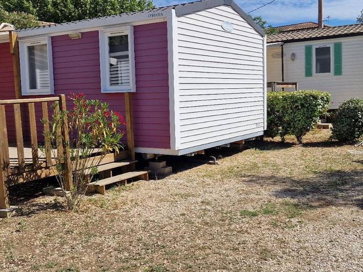 Flower Camping Orly d'Azur - Mobilheim 6 personen - Mobilheim Grassois Confort 33m² - 3 Schlafzimmer - halbüberdachte Terrasse - Klimaanlage in Six-Fours les Plages, Mittelmeerküste (Frankreich)