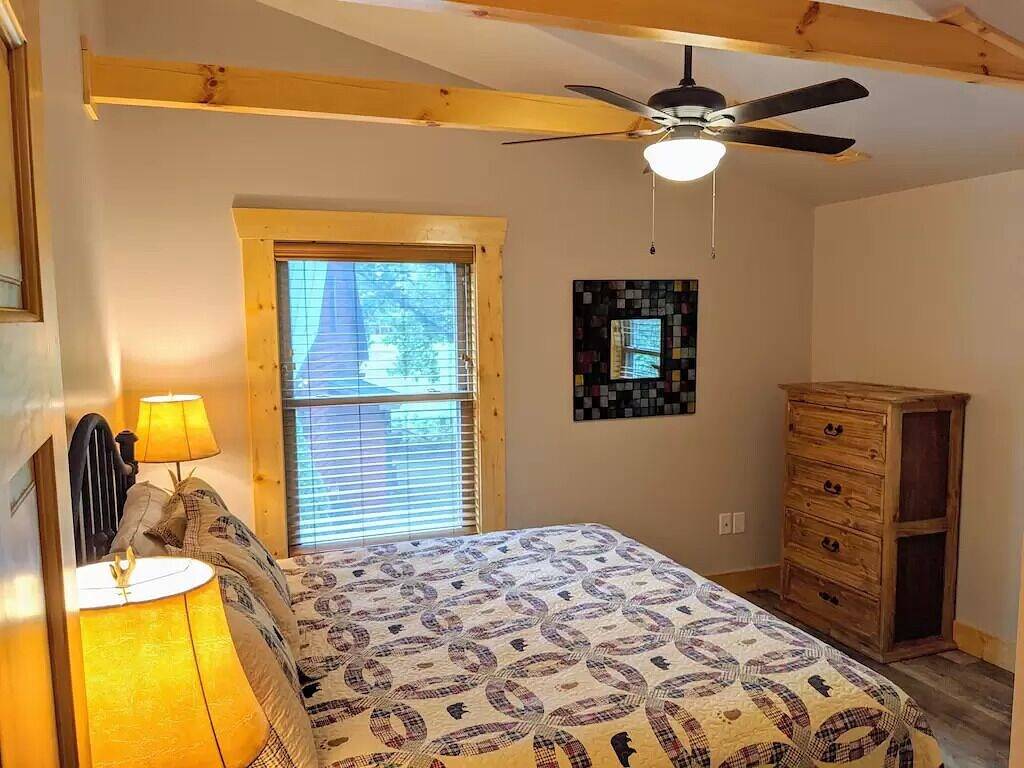 Easy access! Mountain Views,Watch the Elk, Fire Pit,Close to Skiing,Tubing, Golf in Blue Ridge Parkway, Maggie Valley