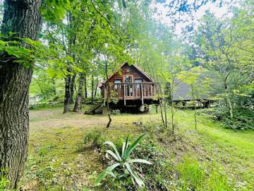 Gîte pour 4 personnes, avec piscine et terrasse à Camon
