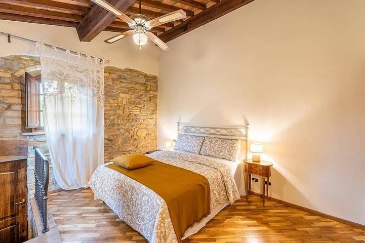 Charming villa in Chianni,Pool,garden, A/C, Pergola for al fresco dining,sleep 9 in Chianni, Costa degli Etruschi