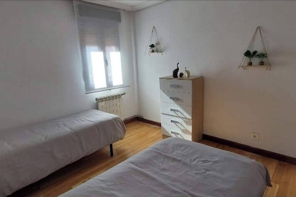 Apartamento entero, Amplio piso con terraza en Maliaño in Camargo, Costa de Cantabria