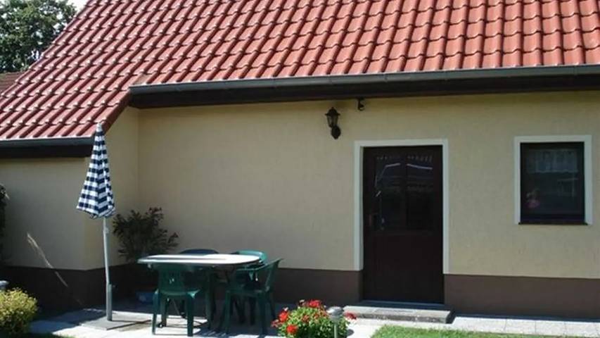 Ferienhaus für 4 Personen, mit Garten in Vipperow
