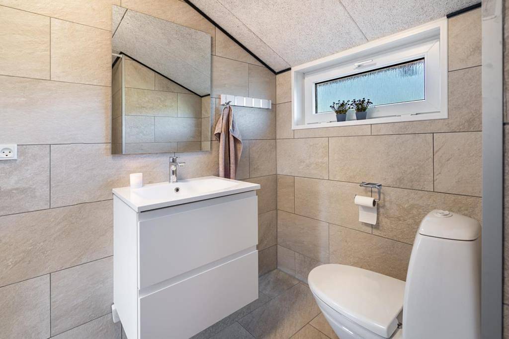 2022 - Neurenoviertes Ferienhaus in guter Lage in Henne Strand in Henne, Varde