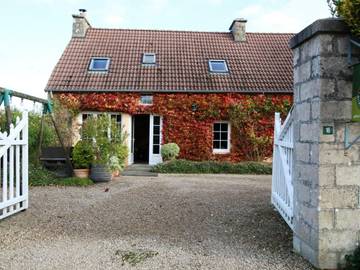 Gîte pour 4 personnes, avec jardin à Théville