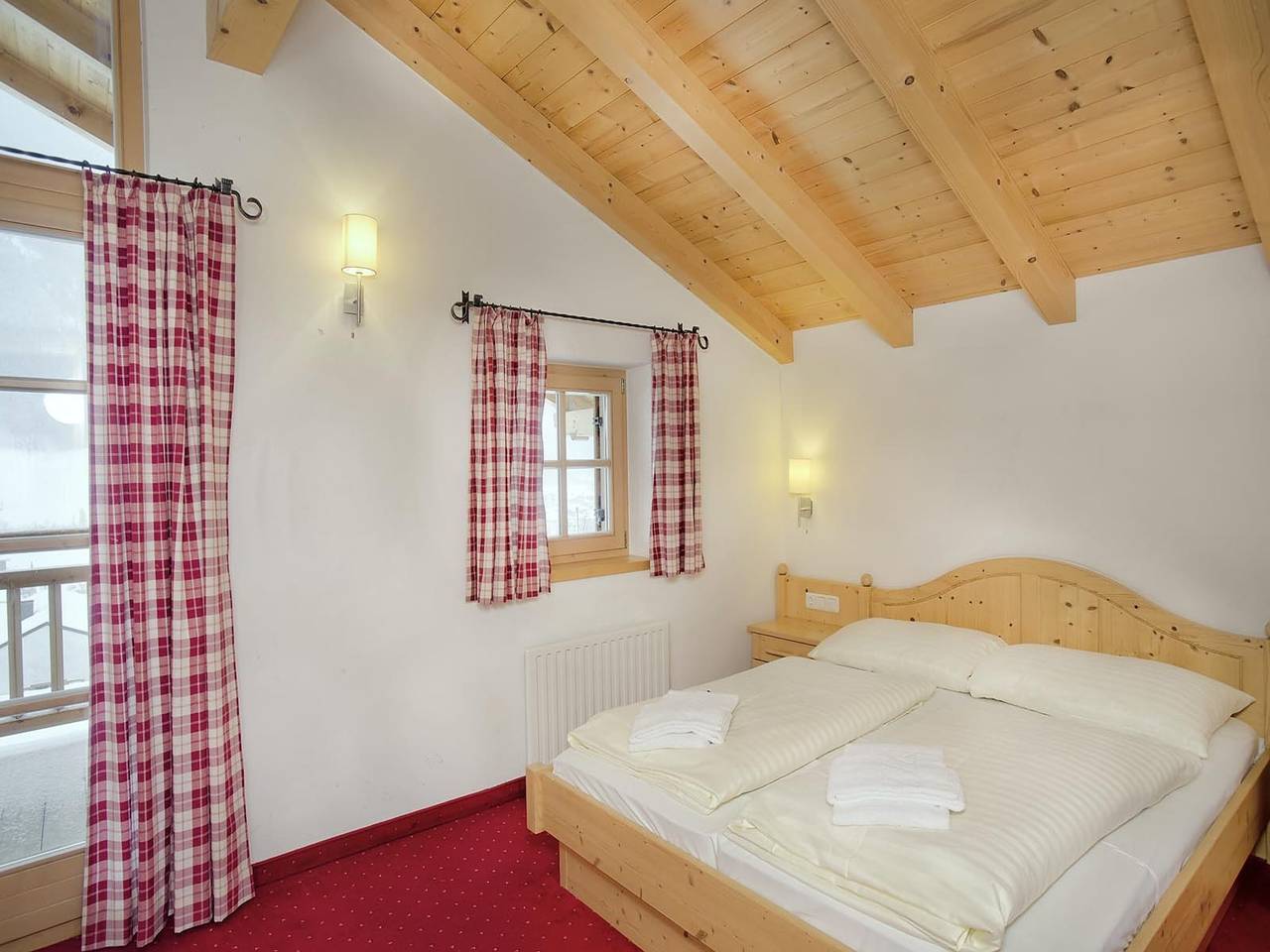 Chalet in Königsleiten mit Pool & Skibus in Pinzgau
