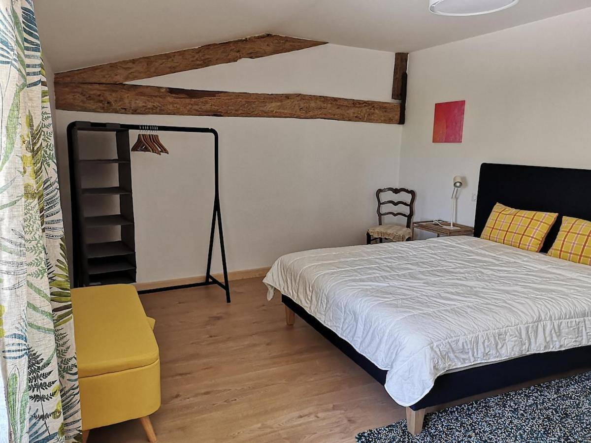 Appartement entier, Three-Bedroom Apartment in Beaumont-sur-Lèze, Haute-Garonne