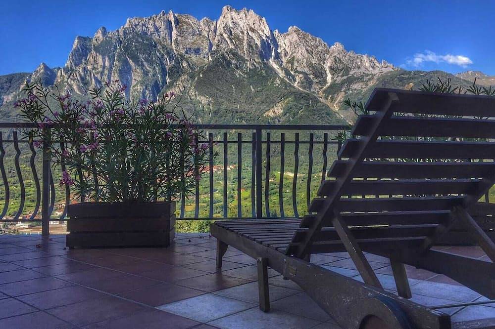 Ganze Wohnung, Origins-Panoramic terrace in Valcamonica! in Ceto, Adamello-Presanella-Alpen