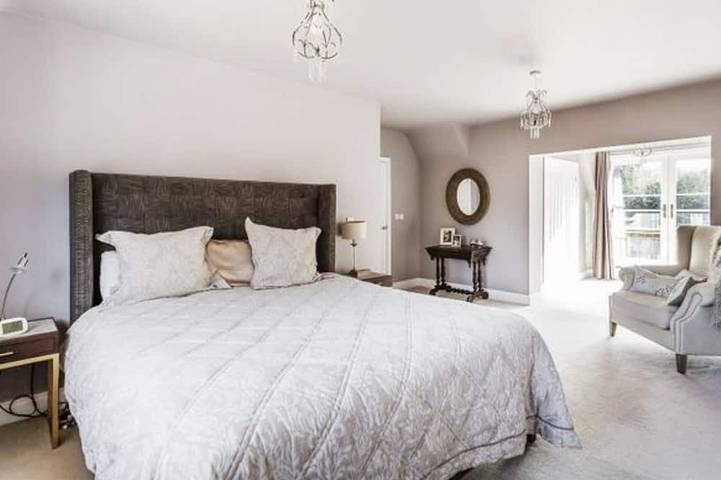 Stunning & tranquil. Heart of the Surrey Hills in Shere, Guildford