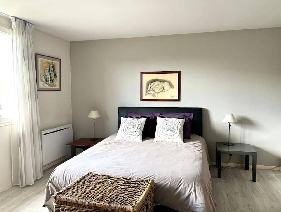 Three-Bedroom House in Montigny-le-Bretonneux, Yvelines