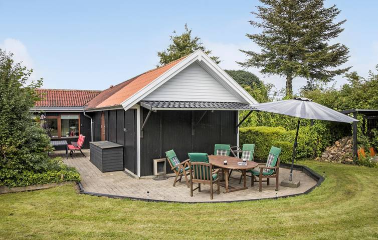 Ferienhaus für 6 Personen, mit Garten und Terrasse in Båring Strand