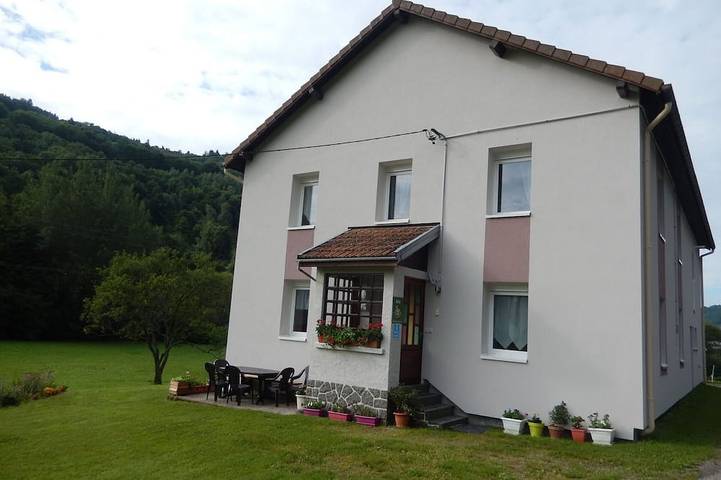 Gîte pour 5 personnes, avec piscine et jardin