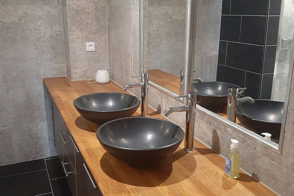 Appartement entier, Luxury Loft in Lille-Tourcoing for 2-6 guests in Tourcoing, Région de Lille