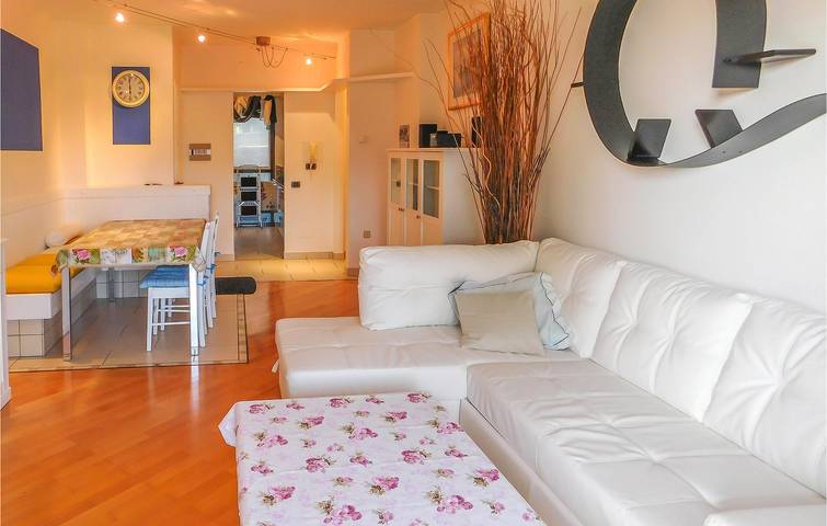 Ferienwohnung für 4 Personen, mit Terrasse und Pool in Comune di Luino - 2