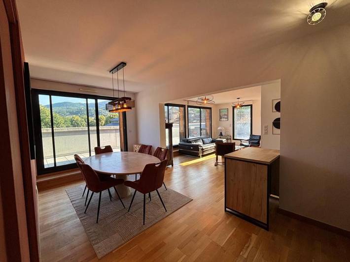 Gîte pour 6 personnes, avec vue et balcon dans Office De Tourisme De Foix