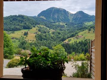 Gîte pour 4 personnes, avec terrasse et jardin à Manigod
