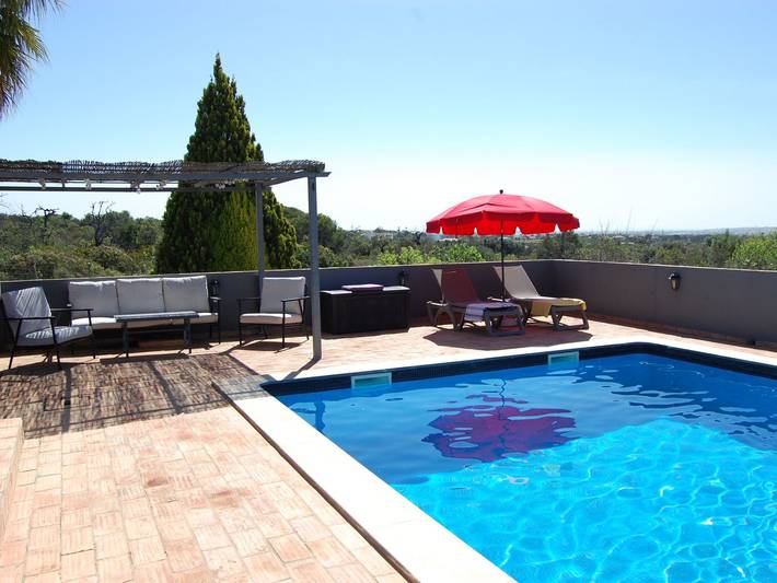 Ferienhaus für 8 Personen, mit Terrasse und Pool sowie Garten in Faro - 4