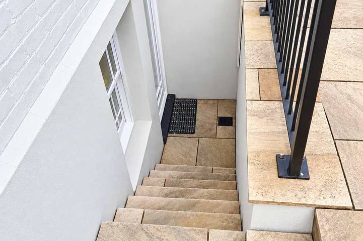 Central 1-bed apartment moments from Guildford train station in Guildford, Surrey