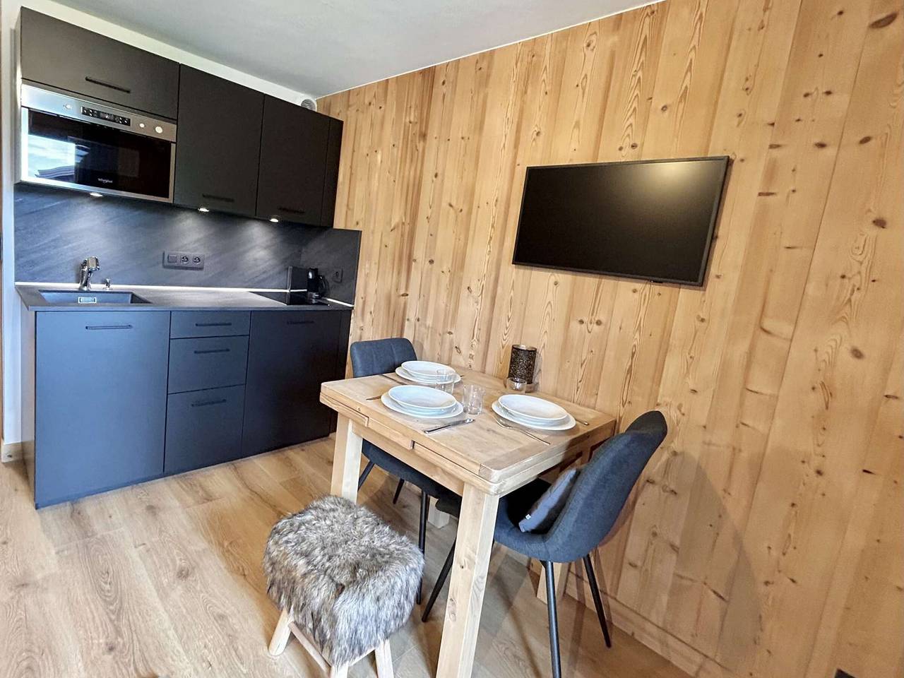 Appartement entier, Charmant studio avec balcon exposé sud, casier à skis et parking, proche des pistes à Demi-Quartier in Demi-Quartier, Pays du Mont-Blanc