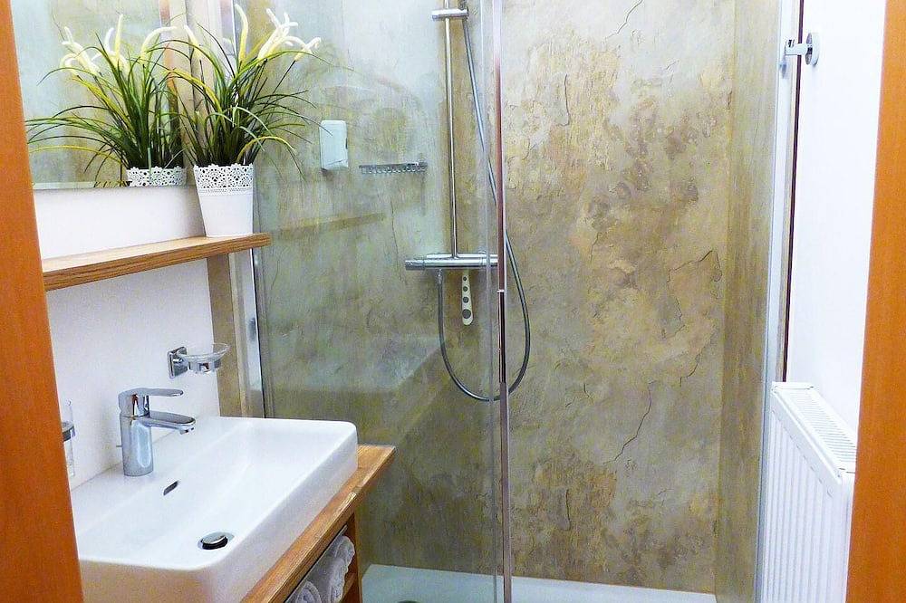 Ganze Wohnung, Neu modern renovierte Balkonwohnung A in Mörbisch am See, Leithaberg