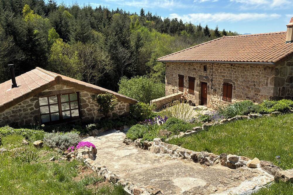 Petit Gîte en Pierre en pleine nature - Ardèche Verte in Saint-Julien-Labrousse, Parc naturel régional des Monts d'Ardèche