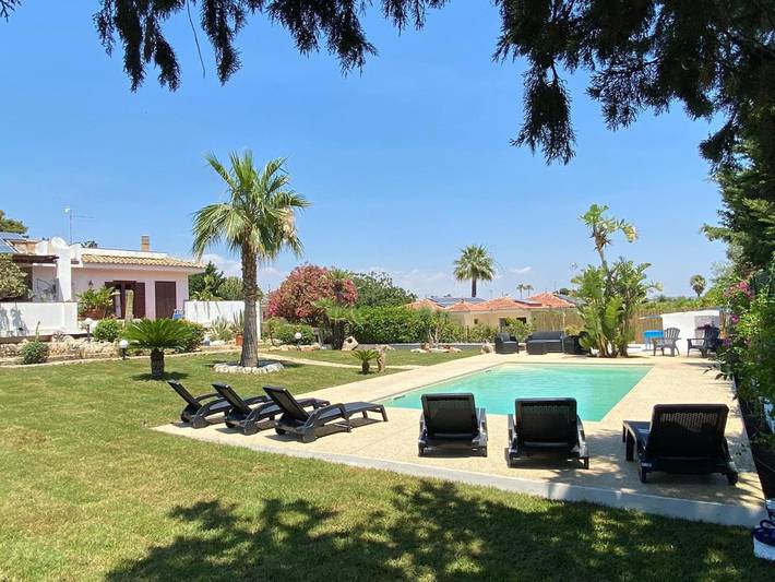 Villa con piscina per 8 persone, con piscina e giardino nonché panorama a Marina di Ragusa