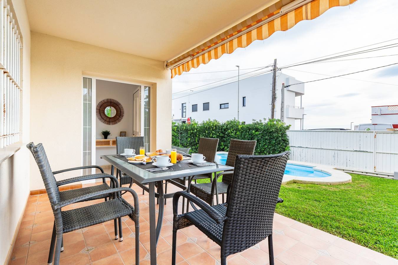 "Casa Mar" avec vue sur la mer, piscine, jardin et Wi-Fi. in Zona Triador, Vinaròs