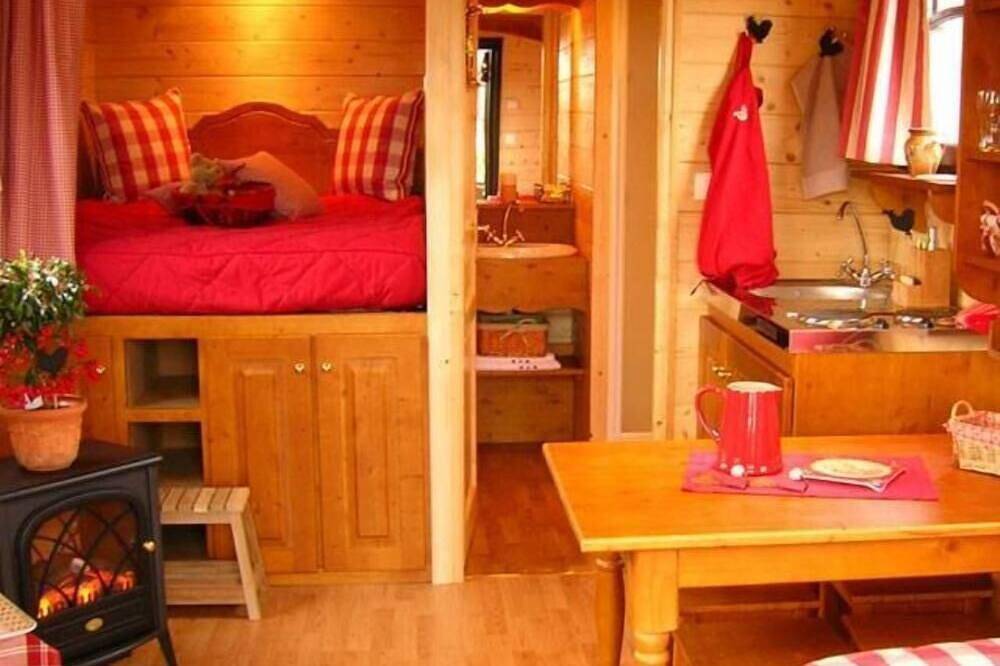 Caravan Luxus mit unbegrenztem Zugang Privatem Spa und Frühstück inklusive in Vogüé, Ardèche