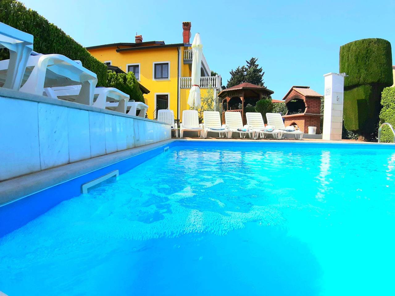 Mit beheiztem Pool in Kaštel (Plovanija), Buje