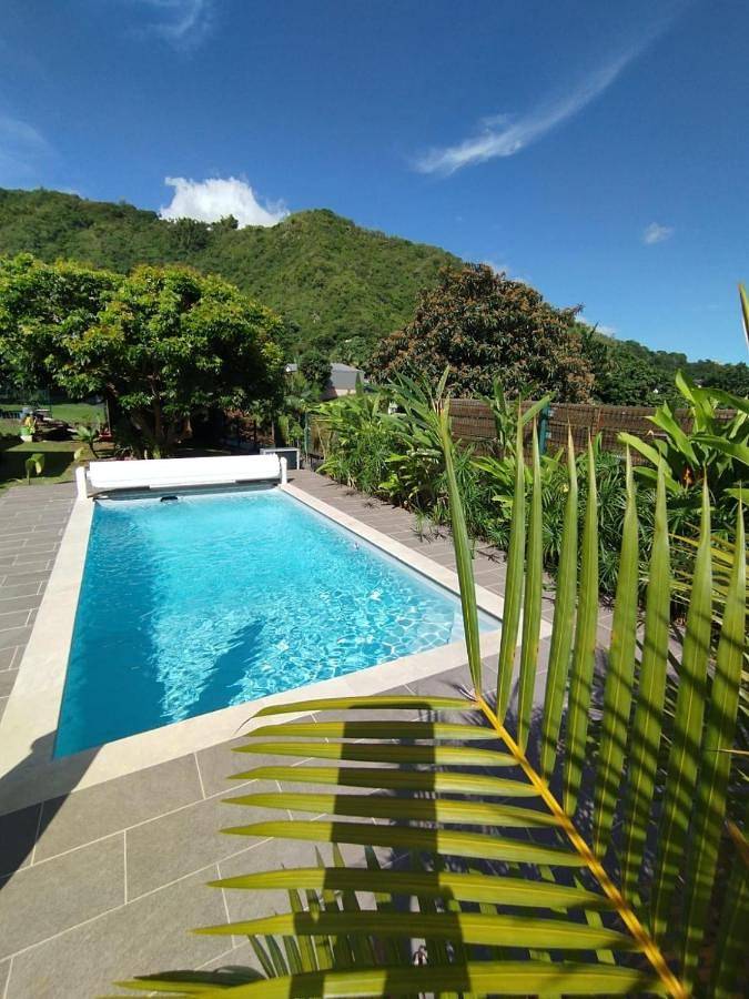 Location de vacances pour 4 personnes, avec piscine ainsi que vue et jardin à Entre-Deux - 2
