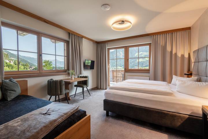 Hotel für 12 Personen, mit Balkon und Terrasse sowie Garten und Pool in Kaltenbach - 4