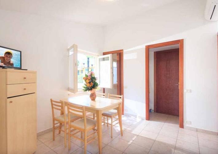 Parc de vacances pour 2 personnes, avec sauna et jardin ainsi que piscine et jacuzzi, animaux acceptés en Italie - 2