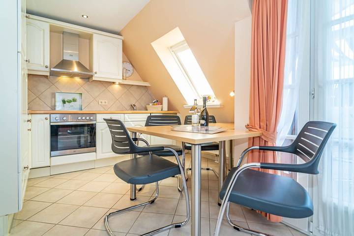 Ganze Wohnung, Großzügige 3- Zimmerwohnung für bis 4 Personen, mit Balkon. in Westerland, Sylt (Gemeinde)