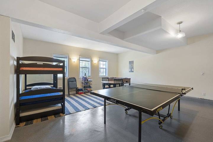 Vacation rental for 10 people, with hot tub and balcony, with pets in Oceanside (Oregon)