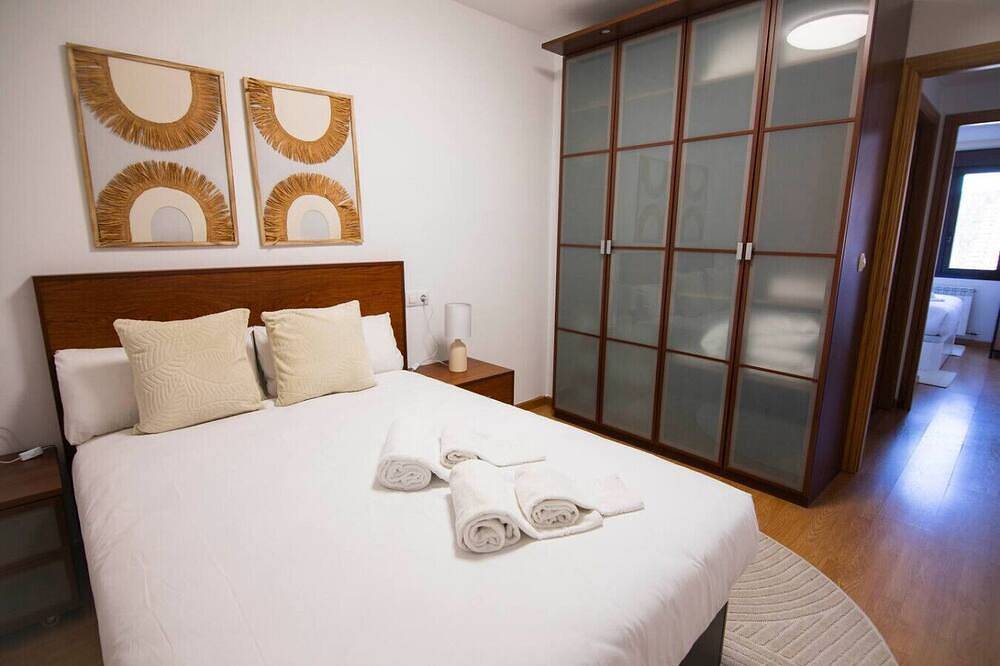 Entire apartment, Modern flat for Pyrenees Adventures - Free Parking in Sabiñánigo, Spanish Pyrenees