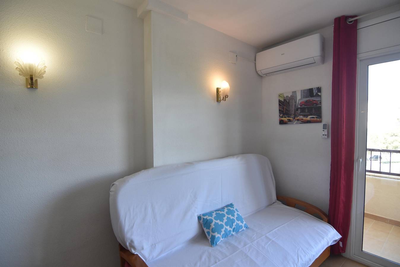 Apartamento entero, Alquiler vacacional en Roses, Costa Brava: Apartamento acogedor con vistas a la montaña, a 1 km de la playa de Santa Margarita. in Santa Margarida, Roses