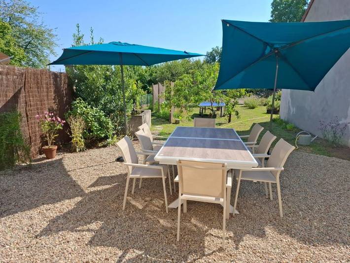 Location de vacances pour 8 personnes, avec jardin à Beaulon