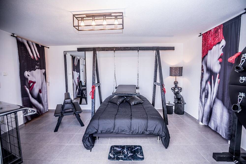 Ganze Wohnung, Projet Kuroi - Love Room - Swing, Spanking bench, Cage, Cross, Tantra in Walburg (Niederrhein Elsass), Region Weißenburg