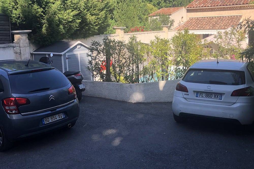 Small Provencal village house with garden and swimming pool in Marseille, Marseille und Umgebung