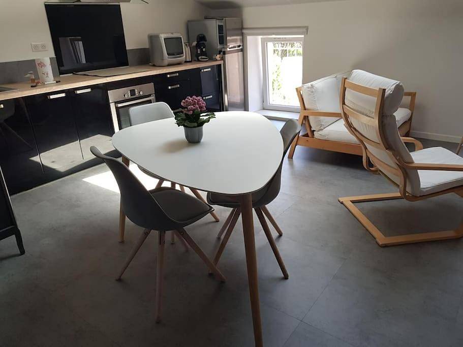 Appartement entier, One-Bedroom Apartment in Ambazac, Région de Limoges