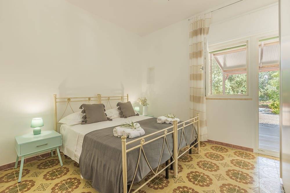 House Tina with pool - 2 rooms - 7 km reserve of Torre Guaceto in San Vito dei Normanni, Salento