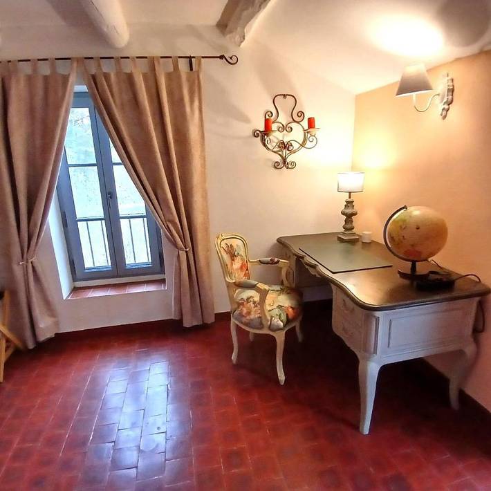 Chambre d’hôte pour 3 personnes, avec vue ainsi que jardin et piscine à Nyons - 4