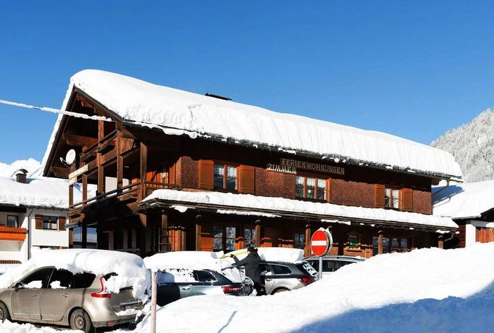 Ferienwohnung für 10 Personen, mit Terrasse und Garten sowie Ausblick in Schoppernau - 3