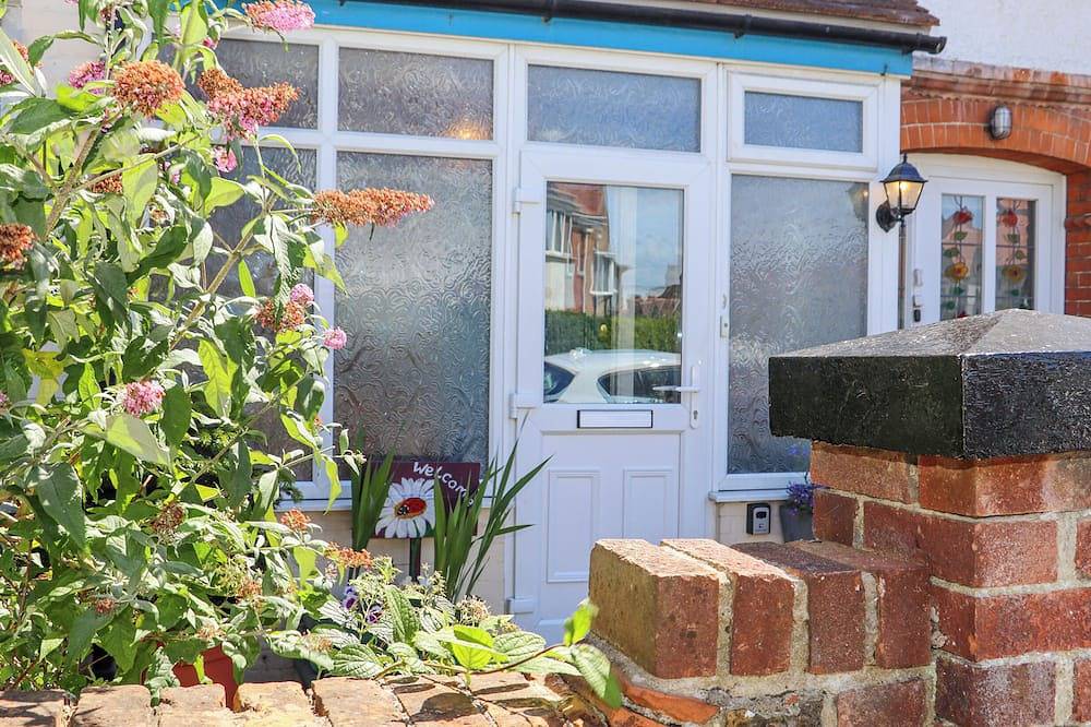 Wildlife Haven, family friendly, country holiday cottage in Margate in Botany Bay, Kent