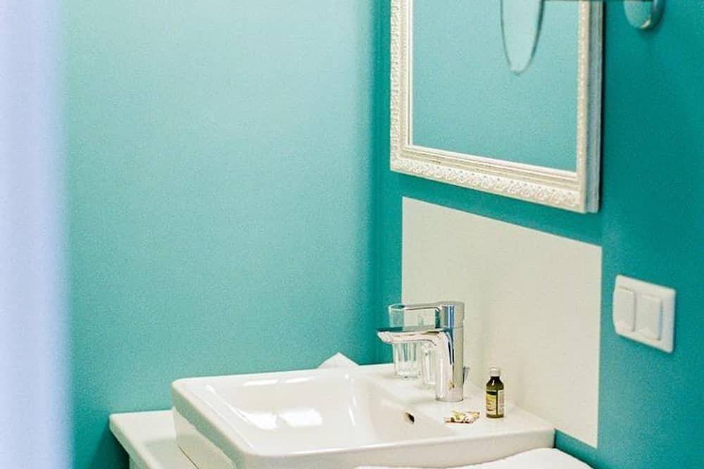 Doppelzimmer classic, Dusche, Wc - Domizil Gols, Boutique Hotel & Studios in Gols, Neusiedlersee-Hügelland