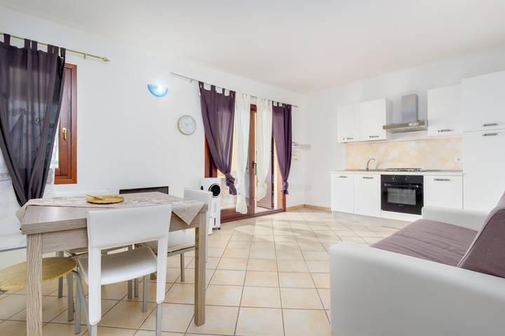 Maison de vacances 'Residence Orizzonti App N 23' avec vue sur la mer, terrasse privée et climatisation in Quinta Spiaggia, Golfo Aranci