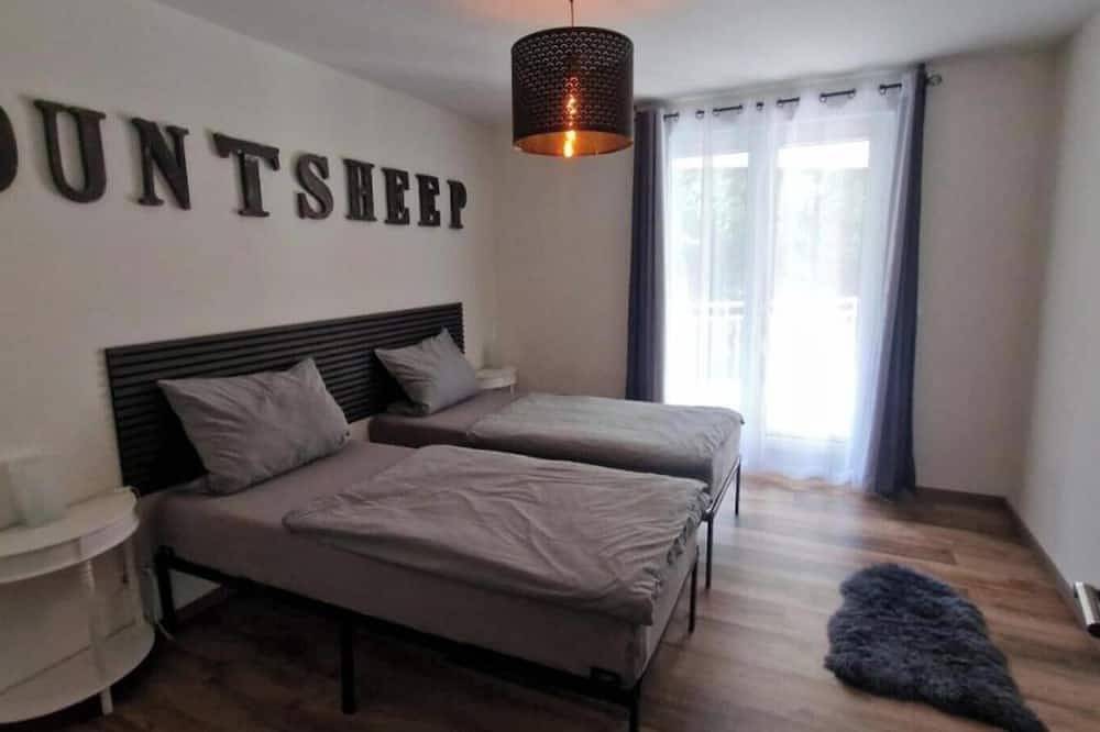 Ganze Wohnung, Großzügige 2 Zimmer Ferienwohnung mit Balkon, offener Küche bis zu 4 Gästen ! in Vegesack, Bremen