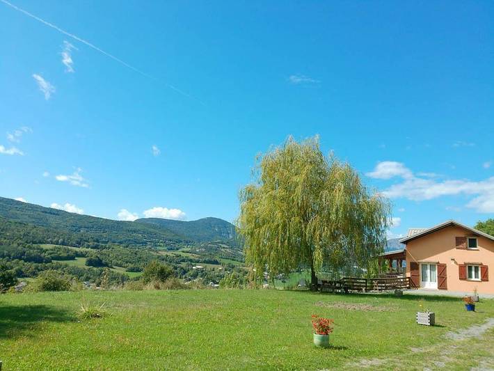 Gîte pour 6 personnes, avec Terrasse ainsi que Jardin et Vue à Saint-Vincent-les-Forts