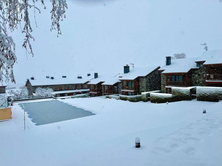 Gîte pour 5 personnes, avec jardin ainsi que piscine et vue, adapté aux familles à Nahuja - 2