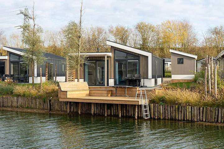 Ferienhaus für 8 Personen, mit Balkon/Terrasse und Terrasse sowie Garten in Linden (Niederlande)