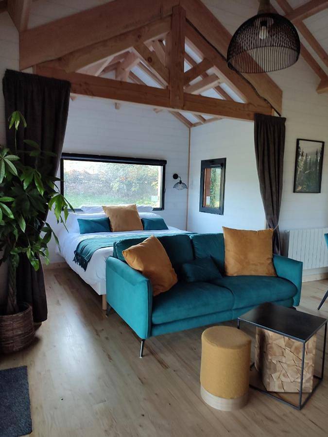 Suite with Hot Tub in Gomené, Région de Dinan